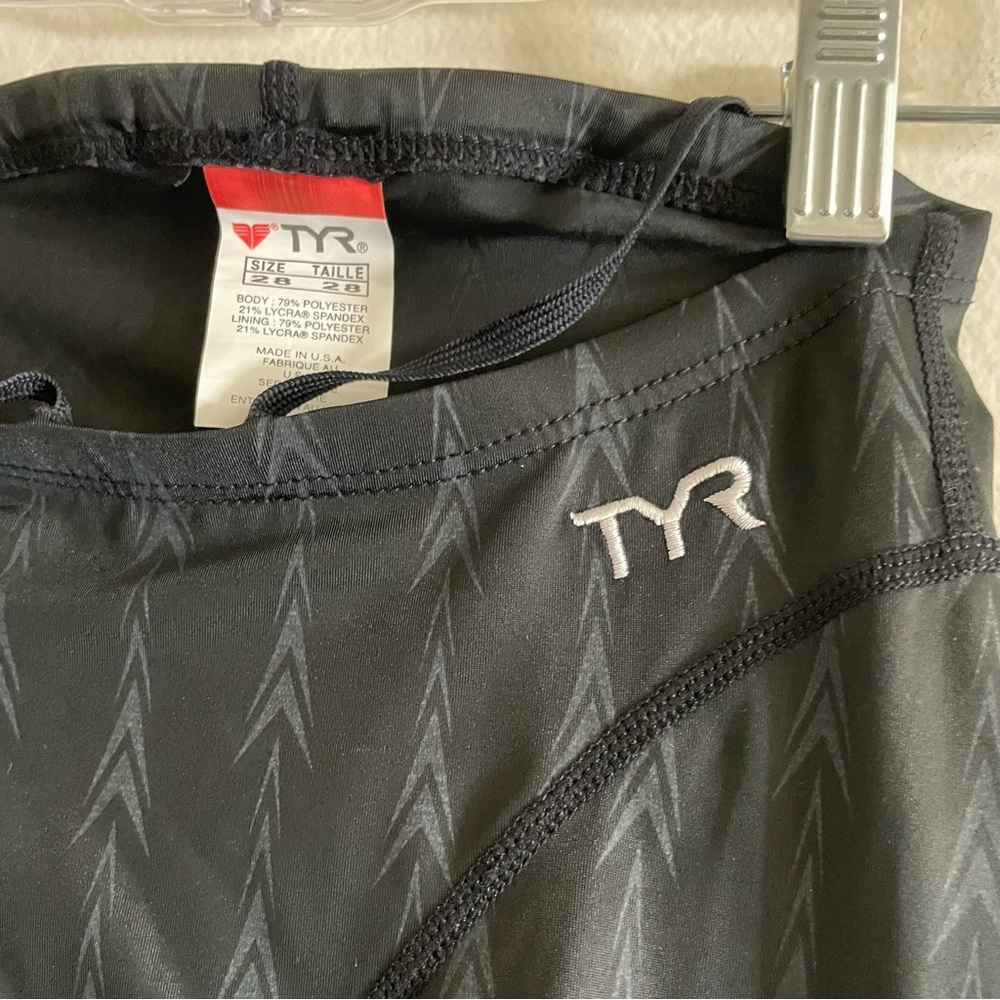 NWT TYR Fusion2 Tight Black Leggings size 28 - Picture 2 of 8